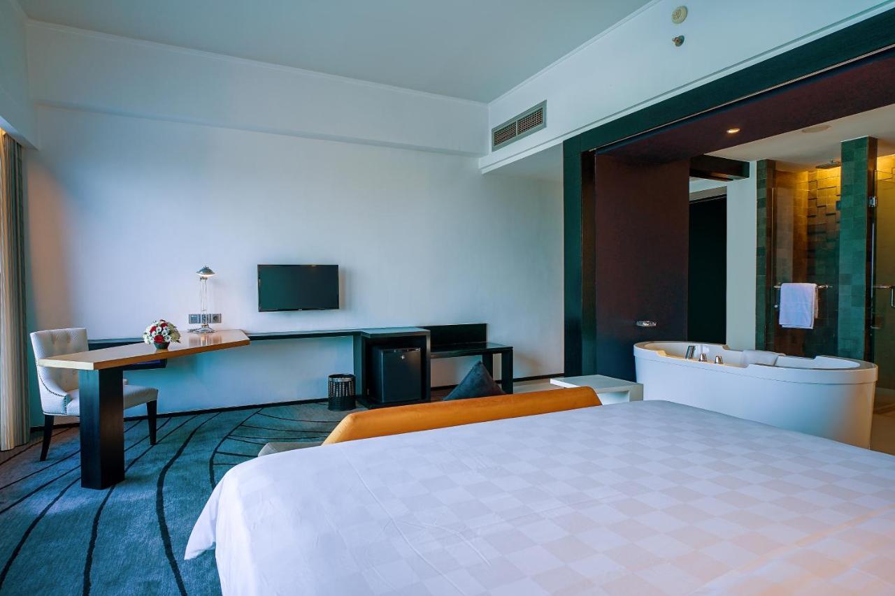 อาร์โทเทล ทีเอส สวีท สุราบายา Hotel ภายนอก รูปภาพ